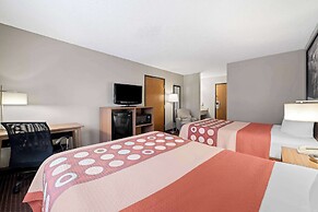 Super 8 by Wyndham Waverly
