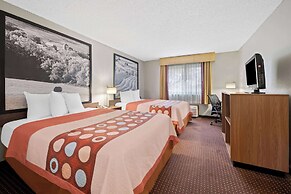 Super 8 by Wyndham Waverly