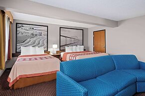 Super 8 by Wyndham Waverly