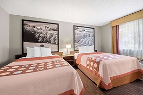 Super 8 by Wyndham Waverly