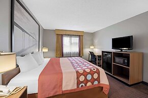 Super 8 by Wyndham Waverly