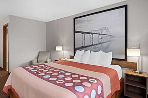 Super 8 by Wyndham Waverly