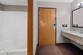 Super 8 by Wyndham Waverly