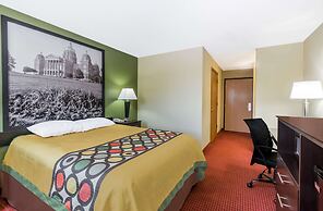 Super 8 by Wyndham Grinnell IA
