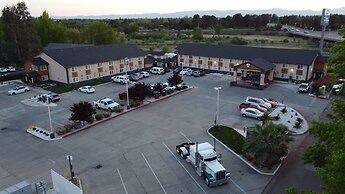 Best Western Antelope Inn & Suites