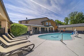 Best Western Antelope Inn & Suites