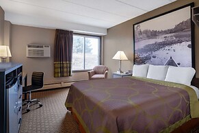 Super 8 by Wyndham Owatonna