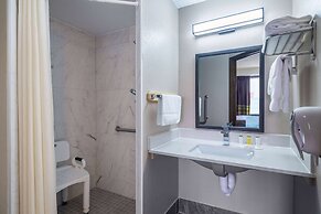 Super 8 by Wyndham Owatonna
