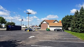 Super 8 by Wyndham St. Cloud