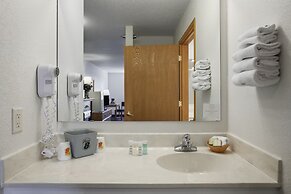 Super 8 by Wyndham St. James