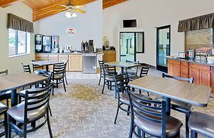 Super 8 by Wyndham St. James