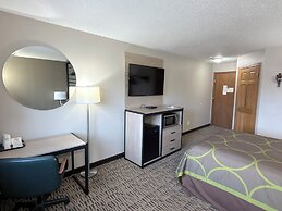 Super 8 by Wyndham Platteville