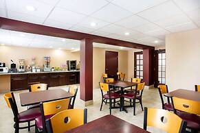 Super 8 by Wyndham Chester/Richmond Area