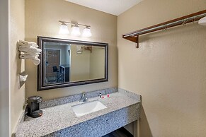 Super 8 by Wyndham Tulsa/Arpt/St Fairgrounds