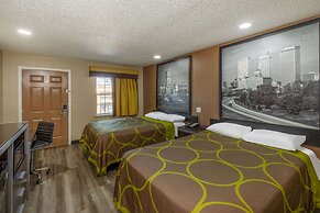 Super 8 by Wyndham Tulsa/Arpt/St Fairgrounds