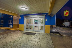 Super 8 by Wyndham Rockford I-90/Casino District