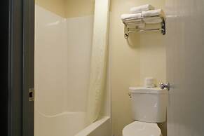 Super 8 by Wyndham Rockford I-90/Casino District