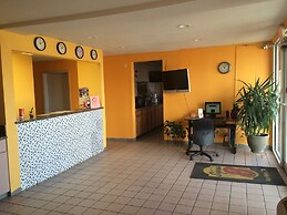 Super 8 by Wyndham Van Horn