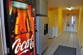 Super 8 by Wyndham Van Horn