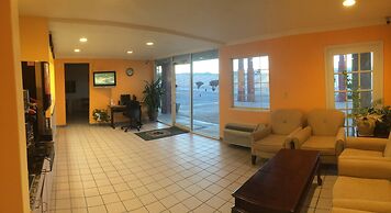 Super 8 by Wyndham Van Horn