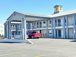 Super 8 by Wyndham Van Horn