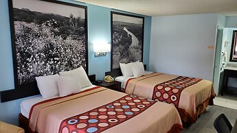Super 8 by Wyndham Van Horn