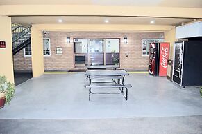 Super 8 by Wyndham Visalia