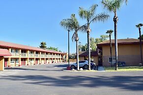 Super 8 by Wyndham Visalia