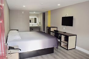 Super 8 by Wyndham Visalia