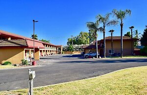 Super 8 by Wyndham Visalia