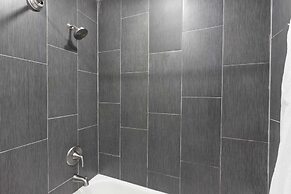 Super 8 by Wyndham Visalia