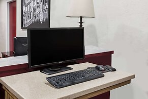 Super 8 by Wyndham Visalia