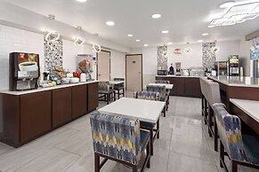 Super 8 by Wyndham Prattville Montgomery