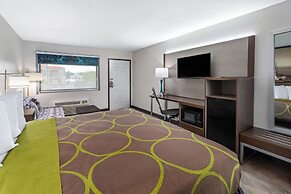 Super 8 by Wyndham Prattville Montgomery