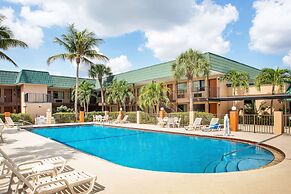 Super 8 by Wyndham North Palm Beach