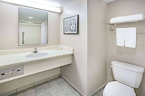 Super 8 by Wyndham Mount Laurel