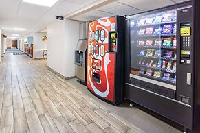 Super 8 by Wyndham Mount Laurel