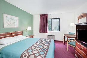 Super 8 by Wyndham Kennett