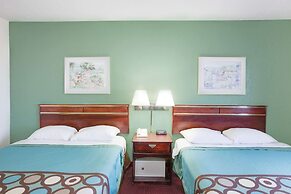 Super 8 by Wyndham Kennett