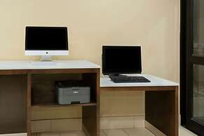 La Quinta Inn & Suites by Wyndham Columbus - Grove City