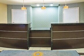 La Quinta Inn & Suites by Wyndham Columbus - Grove City