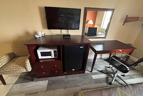 Super 8 by Wyndham Pontoon Beach IL/St. Louis MO Area