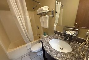 Super 8 by Wyndham Pontoon Beach IL/St. Louis MO Area