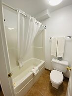 Super 8 by Wyndham 100 Mile House