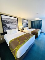 Super 8 by Wyndham 100 Mile House