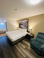 Super 8 by Wyndham 100 Mile House