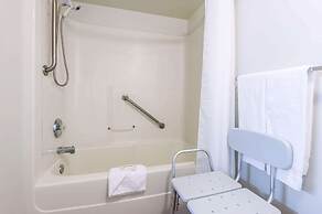 Super 8 by Wyndham 100 Mile House