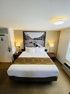 Super 8 by Wyndham 100 Mile House