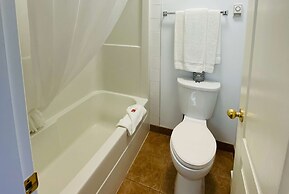 Super 8 by Wyndham 100 Mile House