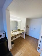 Super 8 by Wyndham 100 Mile House